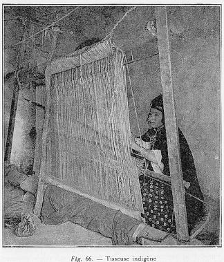 Fig. 66. - Tisseuse indig�ne
