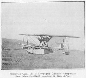 Hydravion Cams (de la Compagnie G�n�rale A�ropostale. Ligne Marseille-Alger) survolant la rade d'Alger