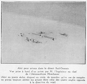 Abri pour avions dans le d�sert Sud-Oranais Vue prise � bord d'un avion par M. l'Ing�nieur en chef de l'A�ronautique Hirschauer (Abri en pierre s�che, dispos� en croix, de mani�re qu'en cas de temp�te on puisse toujours abriter les avions dans celui des quatre angles oppos�s � la direction du vent)