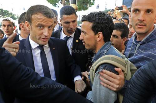 Emmanuel Macron s'est offert un bain de foule  Alger. Photo: AFP