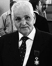  Abdelkader Zafout a re&ccedil;u l'insigne d'officier de l'ordre national du M&eacute;rite.