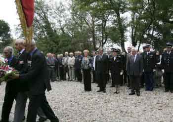 Hier matin, lors de l'hommage rendu aux harkis.Photo DDM, C.L.
