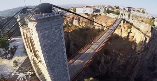 Un drone au  dessus du pont de Sidi M-Cid 0