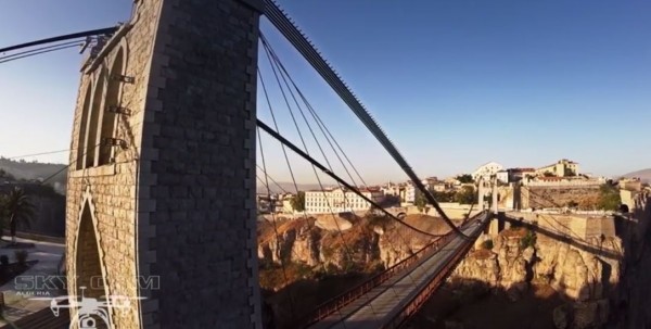 Un drone au  dessus du pont de Sidi M-Cid