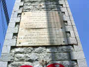 La plaque apposée sur le pont