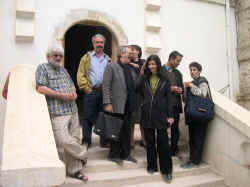 Sur les marches du Palais du Bey