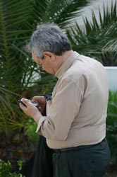 Lokmane et son tlphone sont insparables !