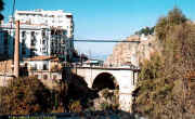 les2ponts01.jpg (37098 octets)