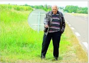  Armand BELVISI 
---- 
Sur les lieux de l'attentat
(Photo de Patrick BLOND)
