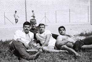 Pierre MAGADE
Marcel FERRANDEZ
  Vincent AVELLANEDA 
Roland TALTAVULL
devant le court de tennis