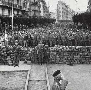  La BARRICADE de la Rue Michelet