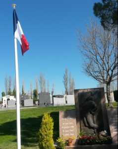  Le Drapeau et la STELE 