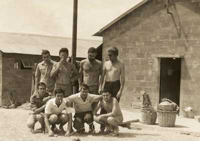  BENI-MESSOUS en 1961

Accroupis :
1- Jean-Louis PERRRUCHOT
2- Jean-Louis PUTEAUX
