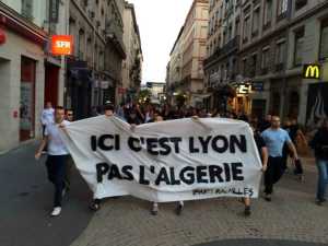 " Ici c'est LYON
Pas l'ALGERIE "
