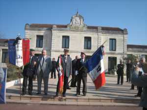  Devant la Mairie 
de SAINT-SEURIN 