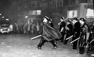 Photo-titre pour cet album: CHARONNE le 8 F&eacute;vrier 1962