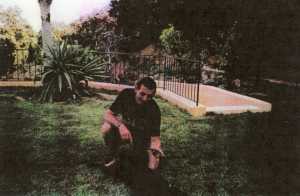  Claude TENNE 
dans un jardin public