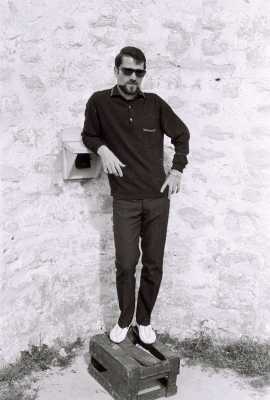   Marcel FERNANDEZ  
dans la cour de promenade