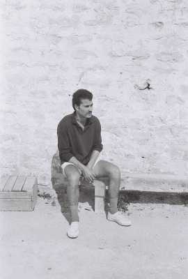  Marcel FERNANDEZ  
dans la cour de promenade