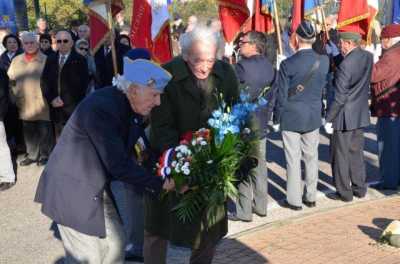  GARCHES - 2015 
Hommage au Commandant Paul BAZIN
mort dans l'Ouarsenis en 1962
----
Bastien MIR
Philippe DE MASSEY
