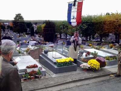  Tombe du Commandant Paul BAZIN 
GARCHES le 5 Novembre 2016
----
Pierre GUASTAVINO

