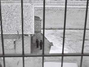 Des surveillants