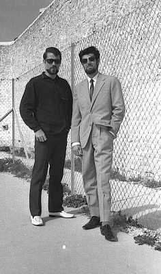 Marcel FERNANDEZ
 Harry MARTI 

dans la cour de promenade

