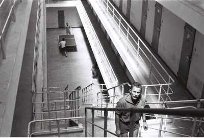  Jacques DELBOUYS 
dans une coursive de l'ILE de RE