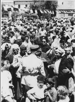  TENES - 2 Juin 1958 
----
Le Colonel LALLEMAND 
vient de faire un discours

