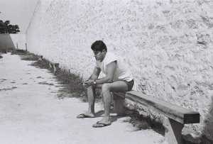   Roland TALTAVULL  
dans la cour de promenade
