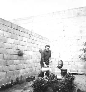  Prison de TOUL 
---- 
Gabriel VAN de VELDE 
dans son jardin
