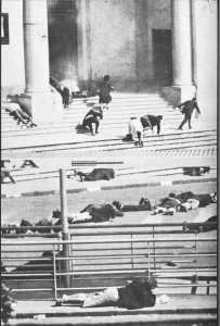  ALGER - 26 Mars 1962 
---- 
La fusillade de la rue d'Isly 
81 morts 
----
   Site Internet   
