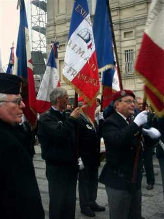   Yves ROSSIGNOL  
 Porte-Drapeau aux CHAMPS ELYSEES
