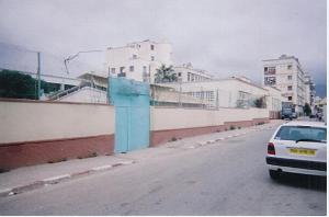 ECOLE MARAVAL ENTREE ENFACE DE LA LIBRAIRIE AU PETIT CANARD