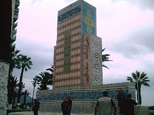ORAN 04 2007 05 RESTE DU SOCLE DE L ANCIEN MONUMENT AUX MORTS