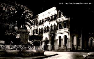 Alger - Place d'Isly - Entree de l'Etat-Major la Nuit