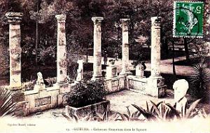 Guelma - Colonnes romaines dans le Square