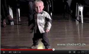 176 LA DANSE DANS LE SANG A 2 ANS