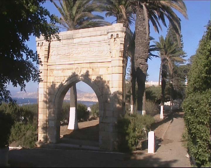 Porte du caravans�rail � la Promenade du G�n�ral de L�tang (aujoud'hui Ibn Badis)